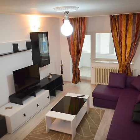 Dracula Adventure Tours Accommodation Bukarest Kültér fotó