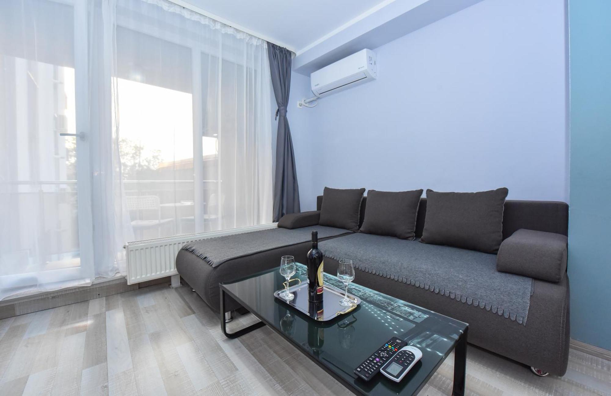 Dracula Adventure Tours Accommodation Bukarest Kültér fotó