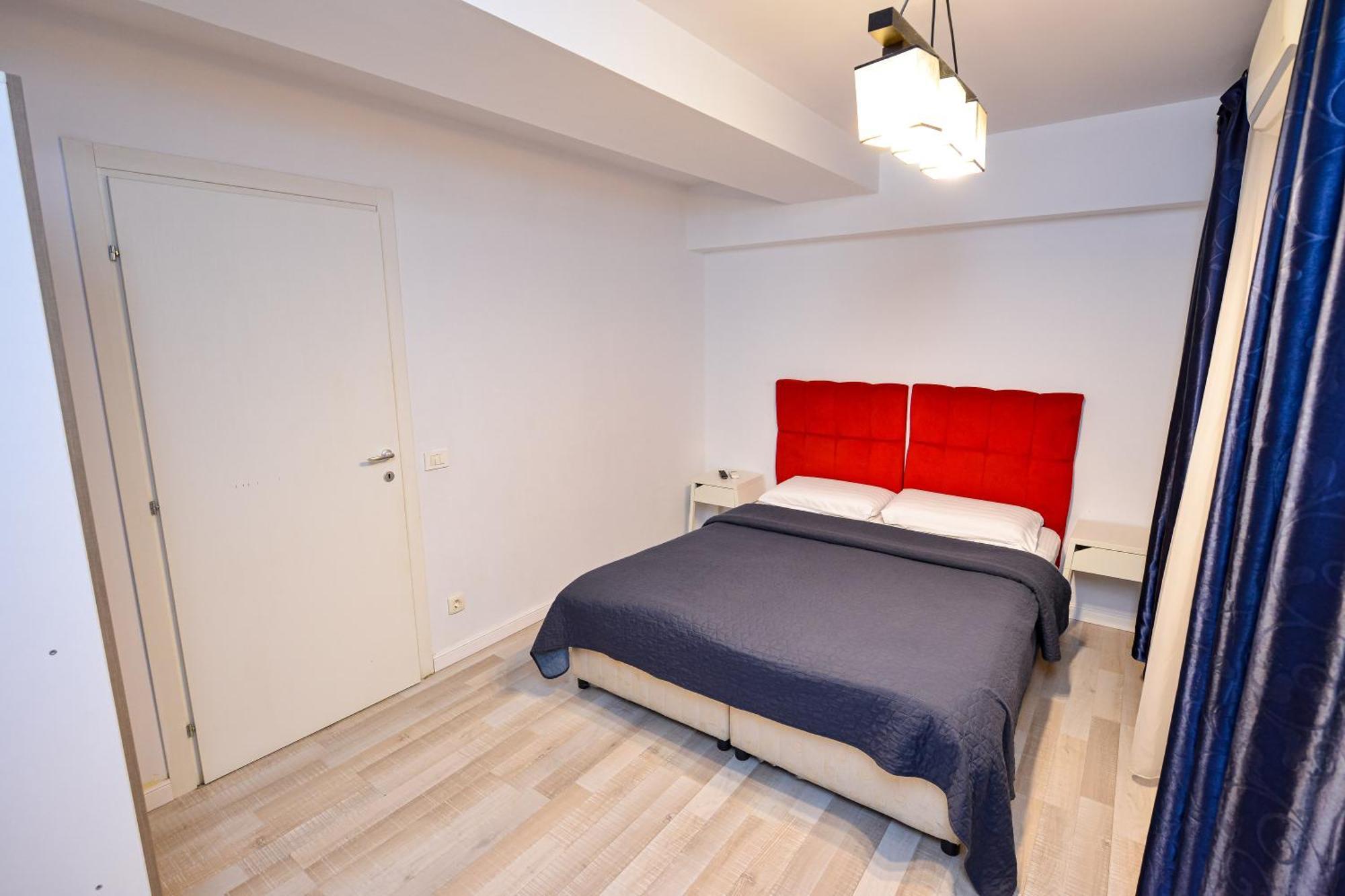 Dracula Adventure Tours Accommodation Bukarest Kültér fotó