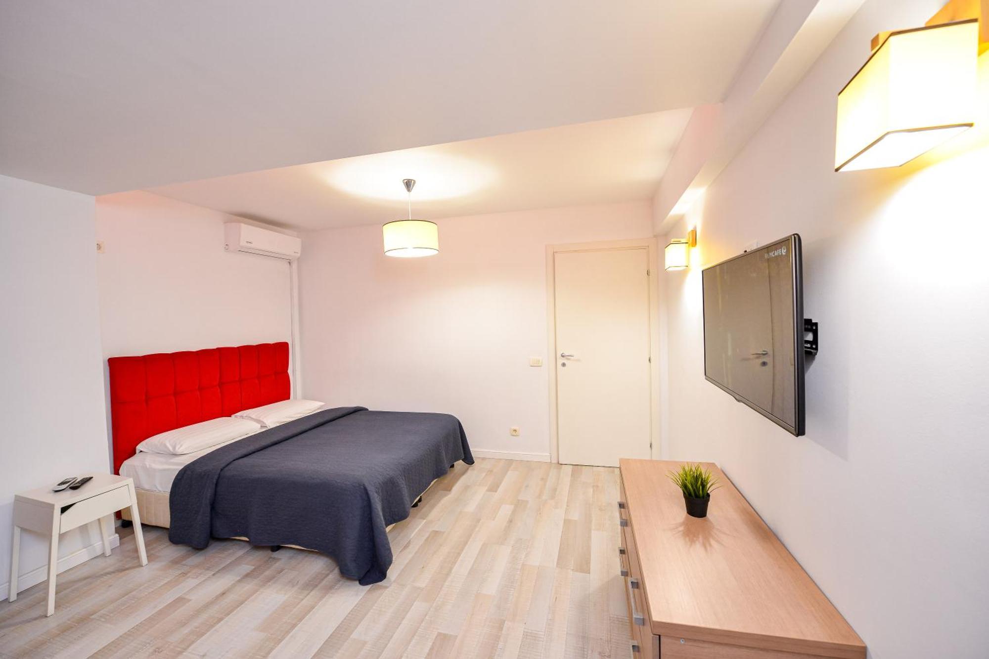 Dracula Adventure Tours Accommodation Bukarest Kültér fotó