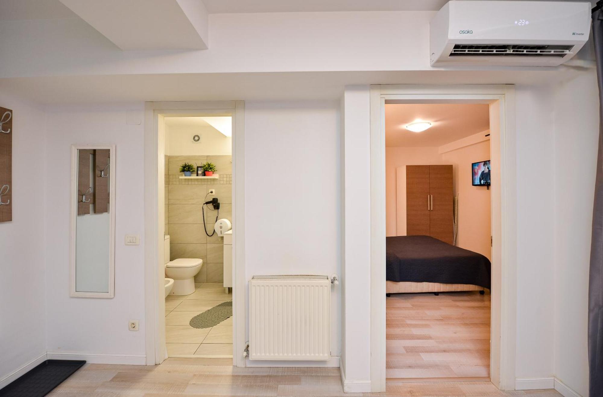Dracula Adventure Tours Accommodation Bukarest Kültér fotó