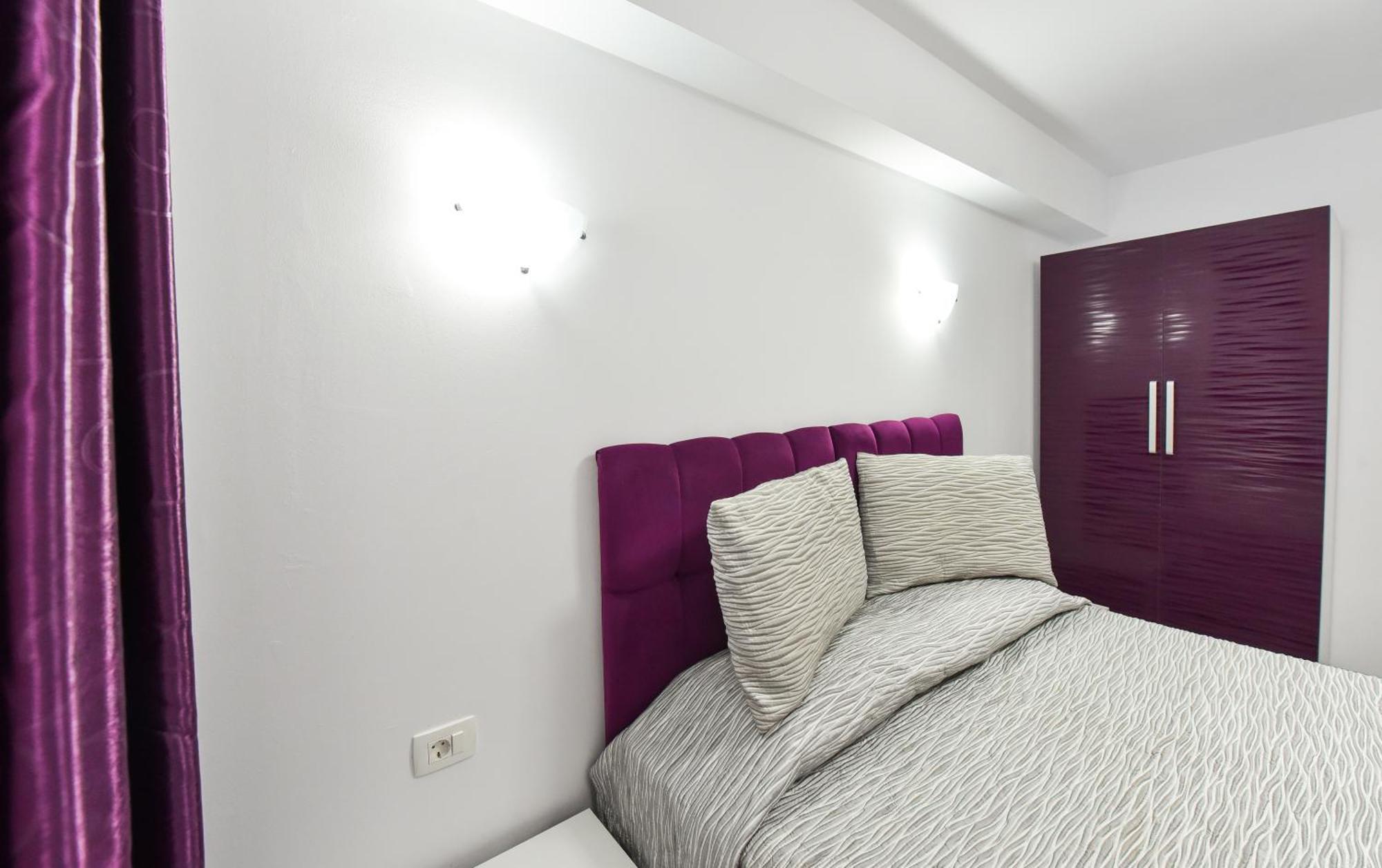 Dracula Adventure Tours Accommodation Bukarest Kültér fotó