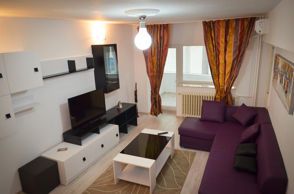 Dracula Adventure Tours Accommodation Bukarest Kültér fotó