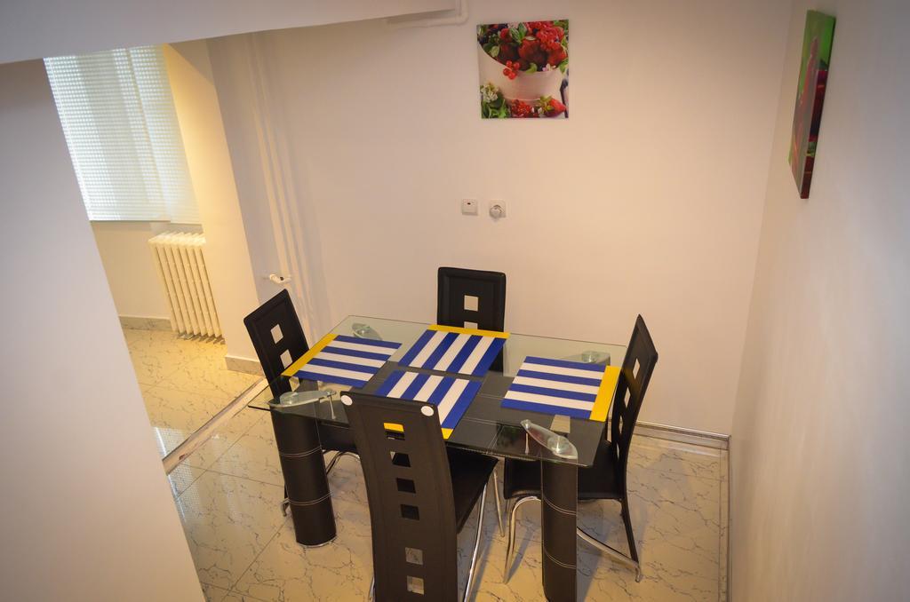 Dracula Adventure Tours Accommodation Bukarest Kültér fotó